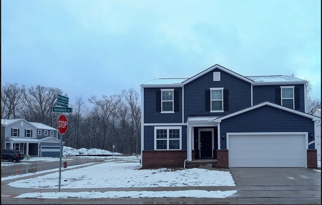 Beautiful, new house on corner lot - 9257 Hemlock Ln