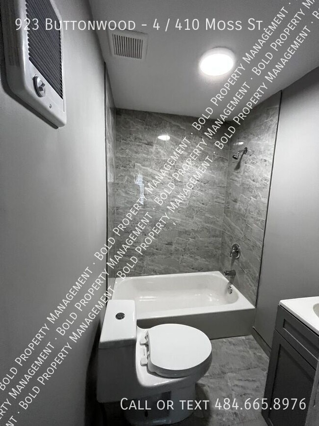 Photo - 923 Buttonwood-4 / 410 Moss St. Apartment