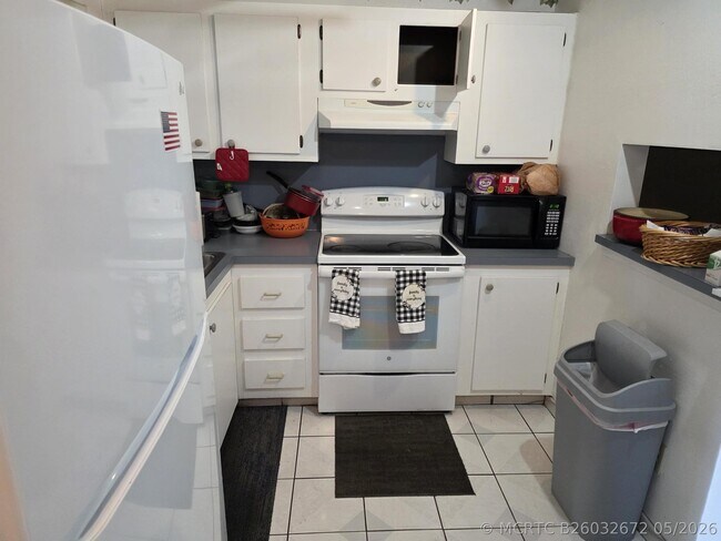 Foto del edificio - 3048 Sunrise Lakes Dr E
