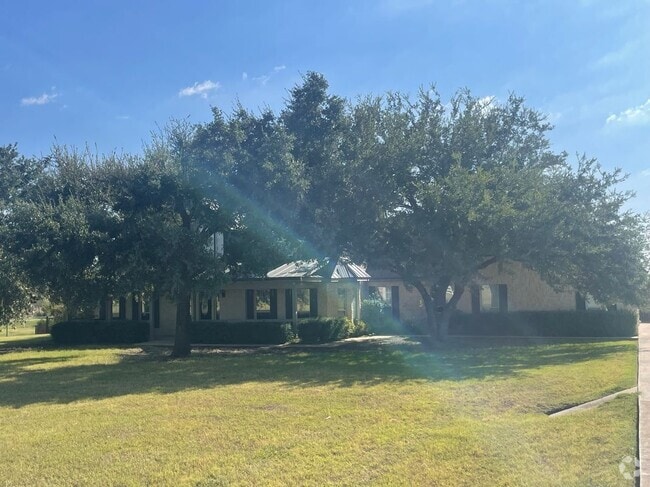 Building Photo - 633 Co Rd 401