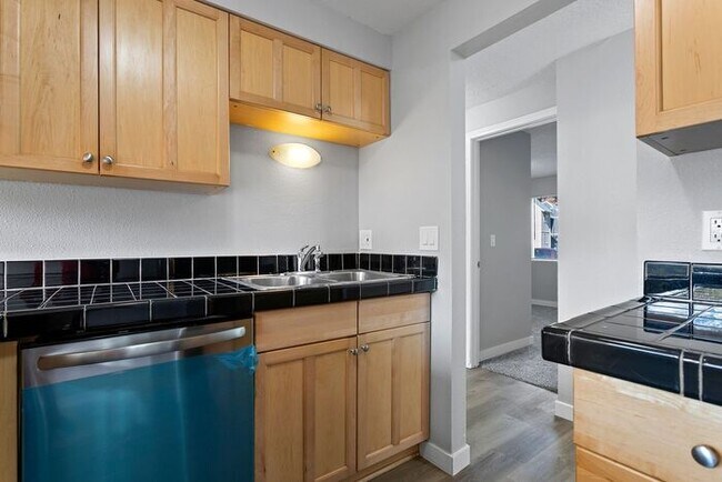 Foto del edificio - 2 Bedroom Home with Washer and Dryer INSIDE! Available NOW!!