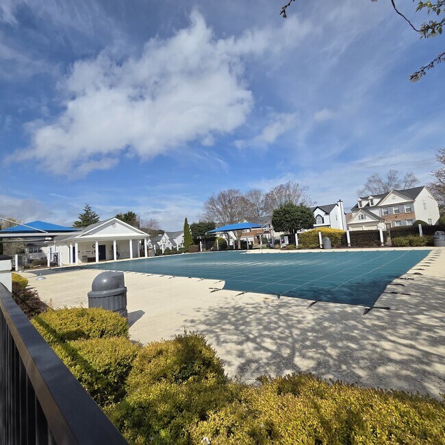 Foto del edificio - 4030 Ridgefair Dr