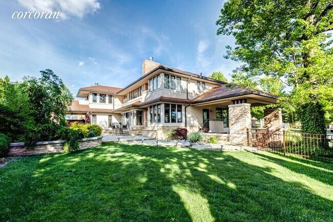 Building Photo - 685 Lamont Ave
