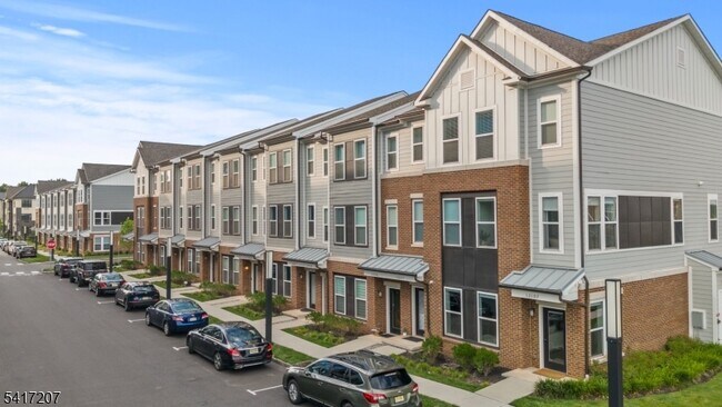 Building Photo - 8 Jessica Ln