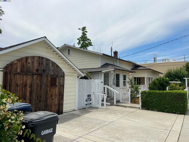 Building Photo - 209 McLeod St