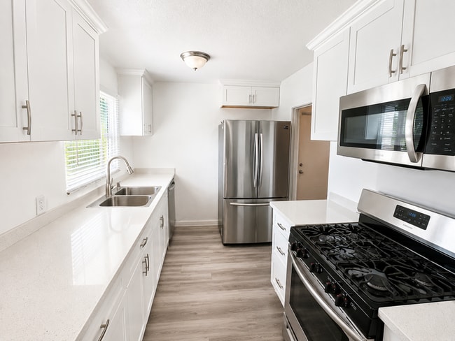 Building Photo - Completely remodeled 3bd 2ba. home in Pacific Beach ! Must see!