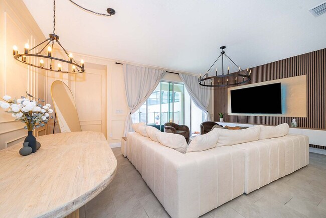 Foto del edificio - 1660 Tropical Palms Cir