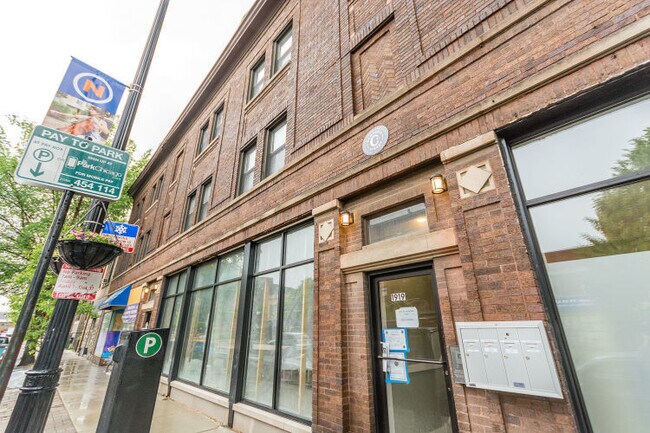 Foto del edificio - 1915 W Irving Park Rd