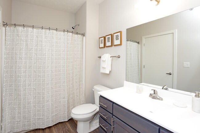 Baño - Square at 48 CLO