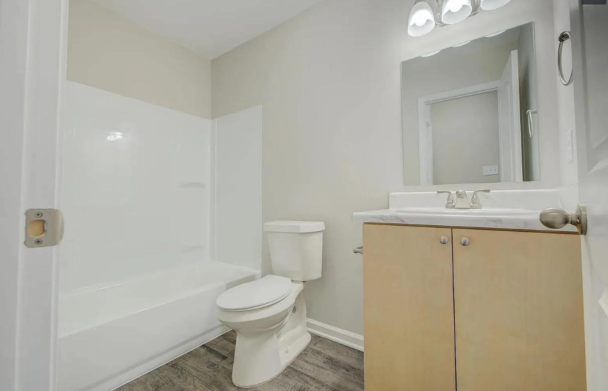 Building Photo - 214 Poplar St