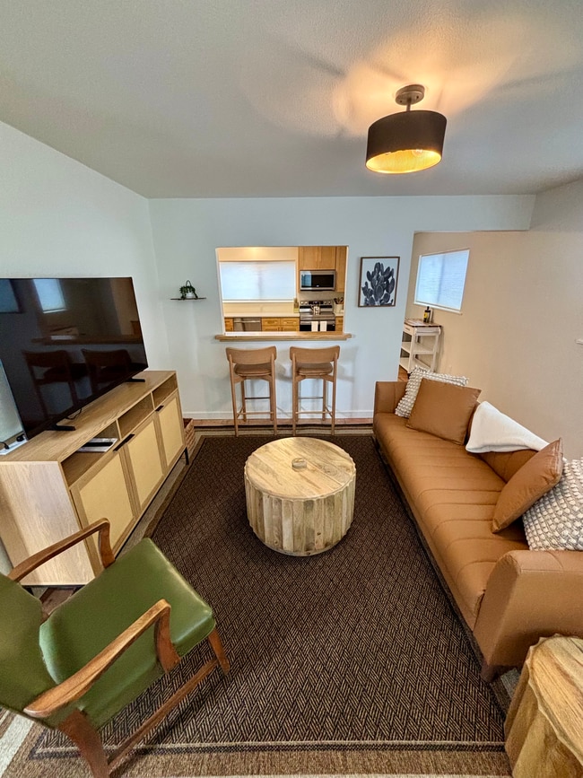 Living room - 337 D St