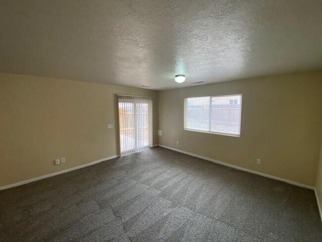 Foto del edificio - 3 Bedroom, 2 Bathroom Twin Home