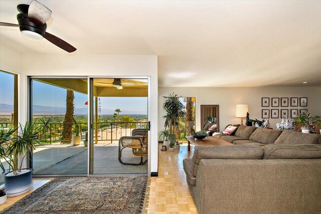 Building Photo - 2112 Southridge Dr