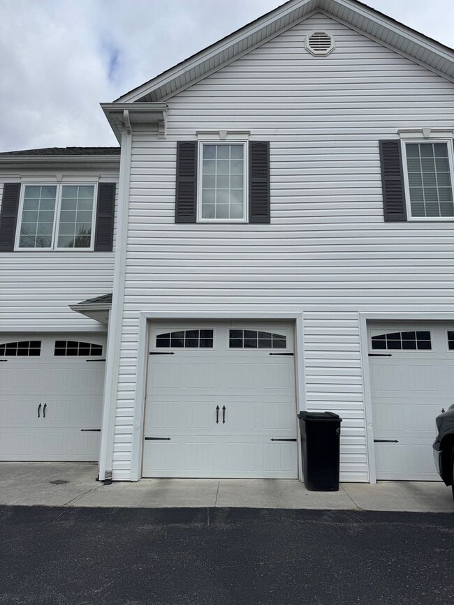 Building Photo - 516 Borden Rd