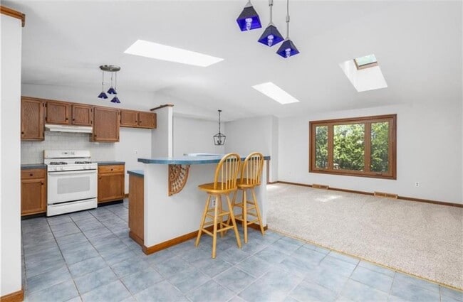 Building Photo - 85 Birkshire Dr