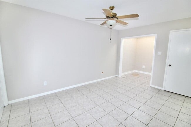Building Photo - 2 River Creek Way