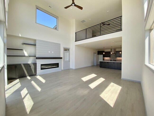 Foto del edificio - Stunning Southridge Rental with RV Garage & Luxury Finishes!