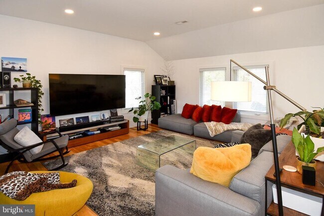 Foto del edificio - 13207 Midway Ave