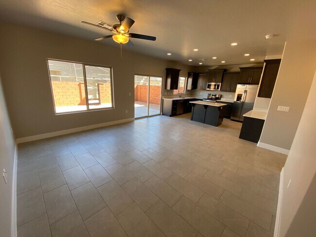 Foto del edificio - Red Mountain Vista Town Home, End Unit