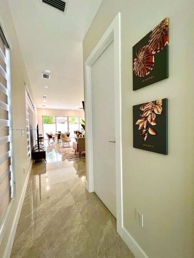 Foto del edificio - 3333-3329 SW 29th Terrace