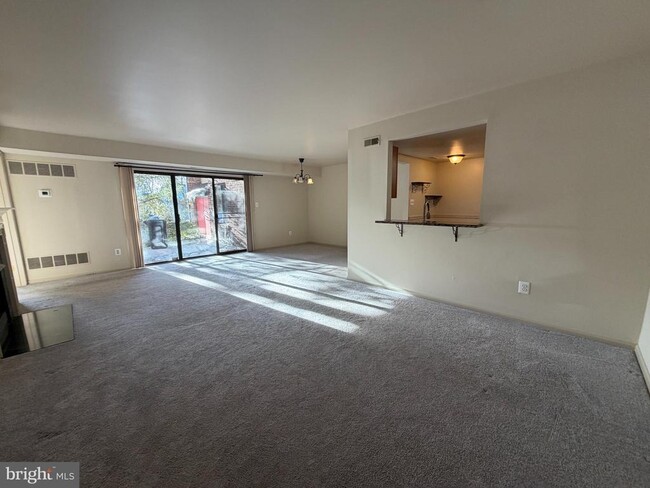 Building Photo - 1303 Mountainview Dr