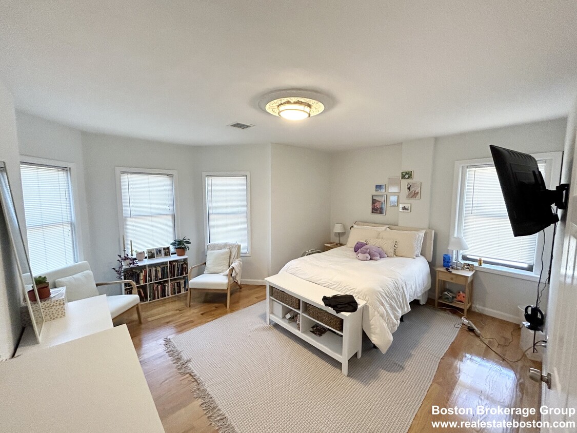 Primary Photo - 922 Dorchester Ave