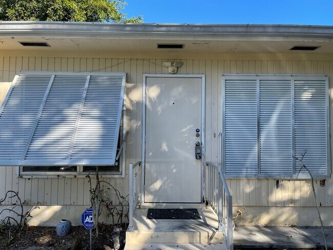 Building Photo - 3BR 2 BA Hideaway Villa in Loxahatchee