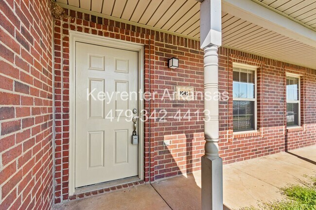 Foto del edificio - This home is the perfect choice for you in Elkins!