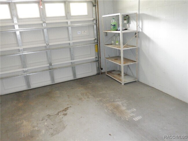 Foto del edificio - 9513 E Village Green Cir