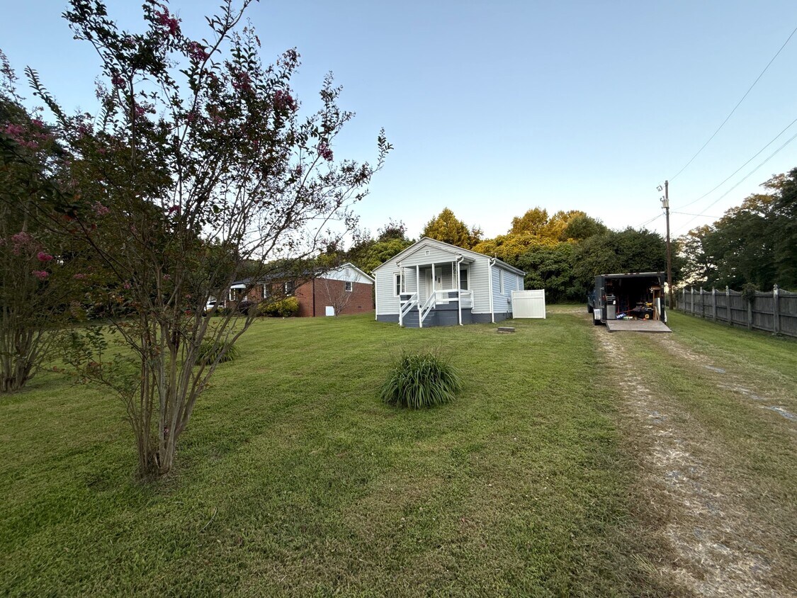 Foto principal - 5208 Summit Ave