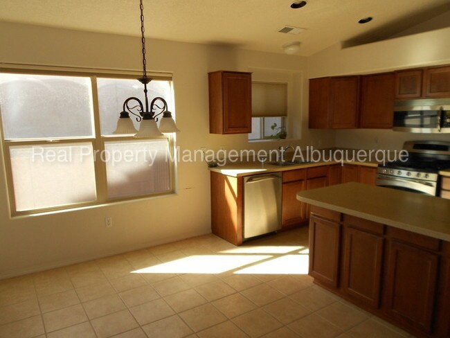 Building Photo - 2128 Las Brisas Cir SE