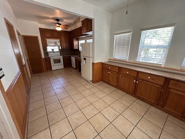 Building Photo - 2503 N Demaree St