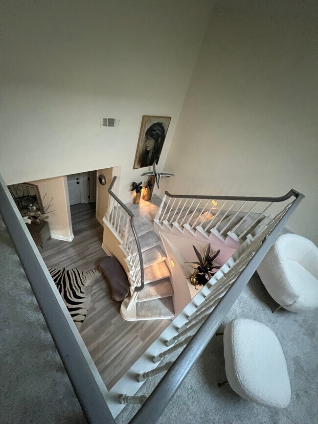 Escaleras - 29465 Christiana Way