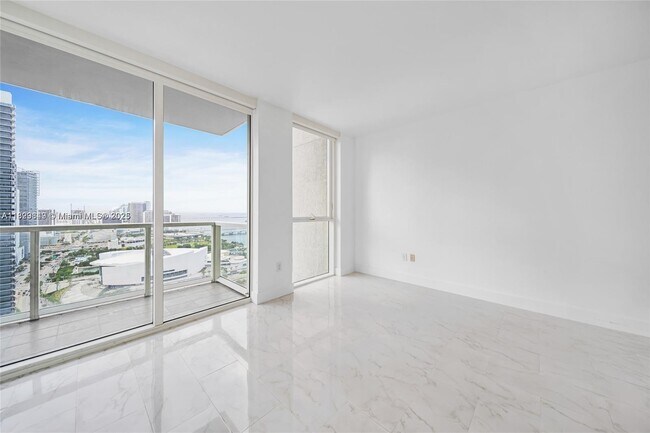 Foto del edificio - 244 Biscayne Blvd