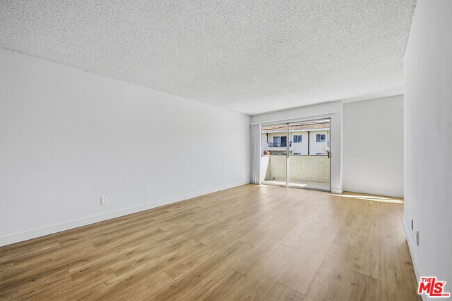 Foto del edificio - 1352 S Carmelina Ave