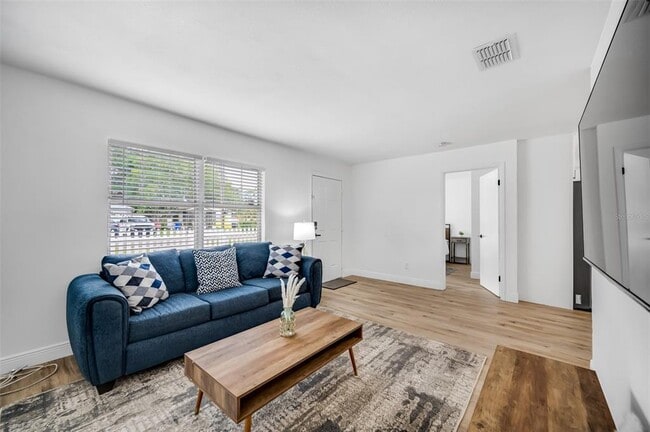 Foto del edificio - 3737 10th Ave S