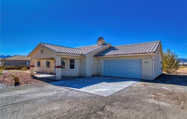 Building Photo - 3790 S Vanguard Ave