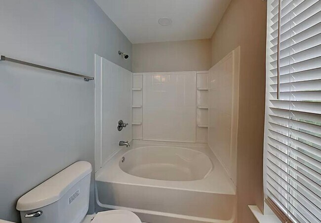 Foto del edificio - 218 Chestnut Oak Ln