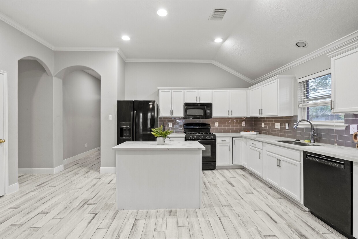Primary Photo - 2614 Slider Ct