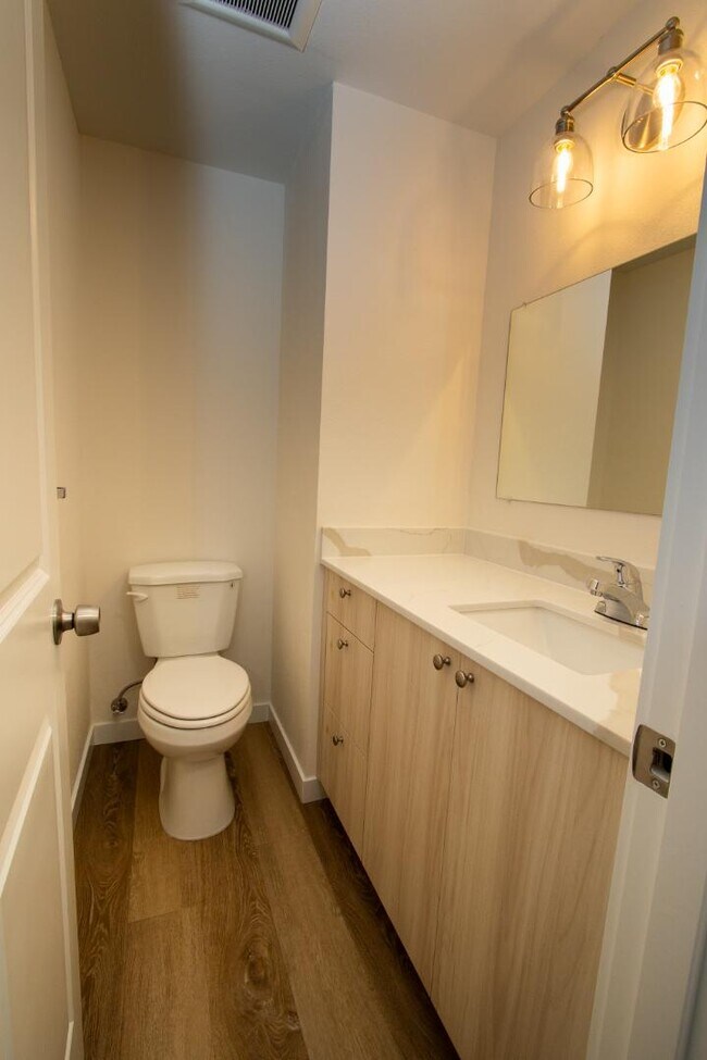 Foto del edificio - 403 43rd Ave SW