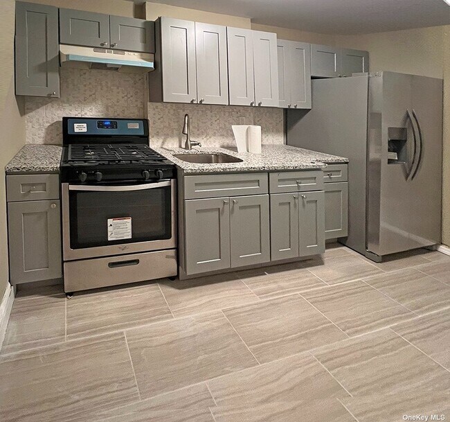 Foto del edificio - 215-29 Murdock Ave