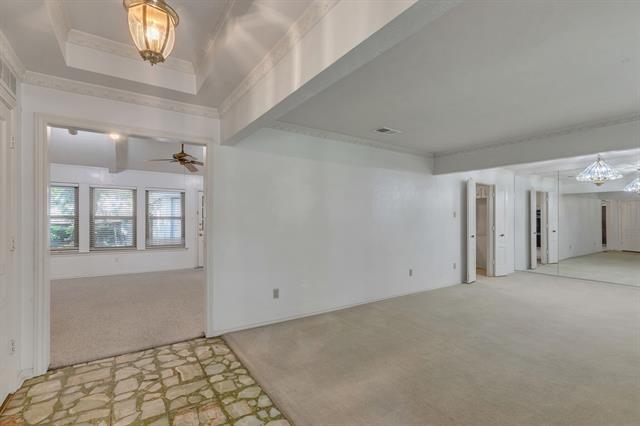 Building Photo - 303 Woodcrest Dr