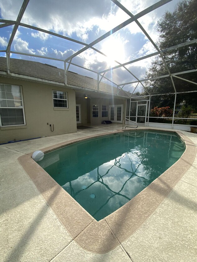 Primary Photo - 2296 Lake Pointe Cir