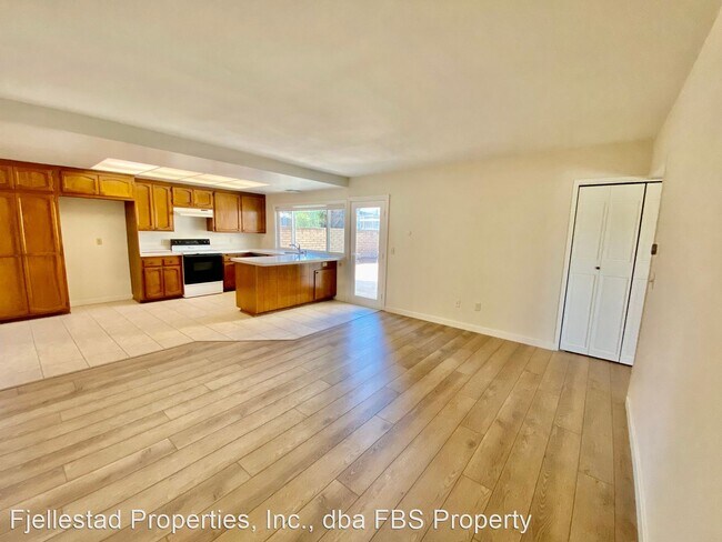 Building Photo - 3 br, 2 bath House - 17076 Oculto Place