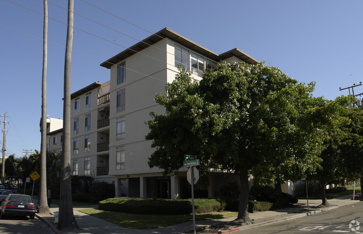 Building Photo - 350 Perkins St