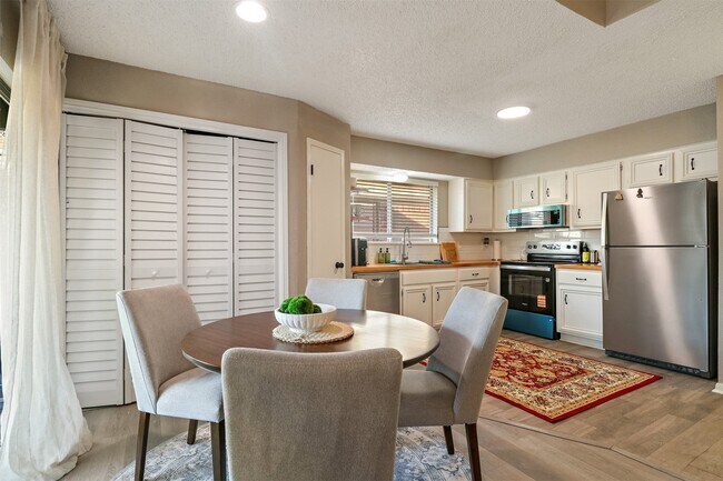 Building Photo - 12400 Overbrook Ln