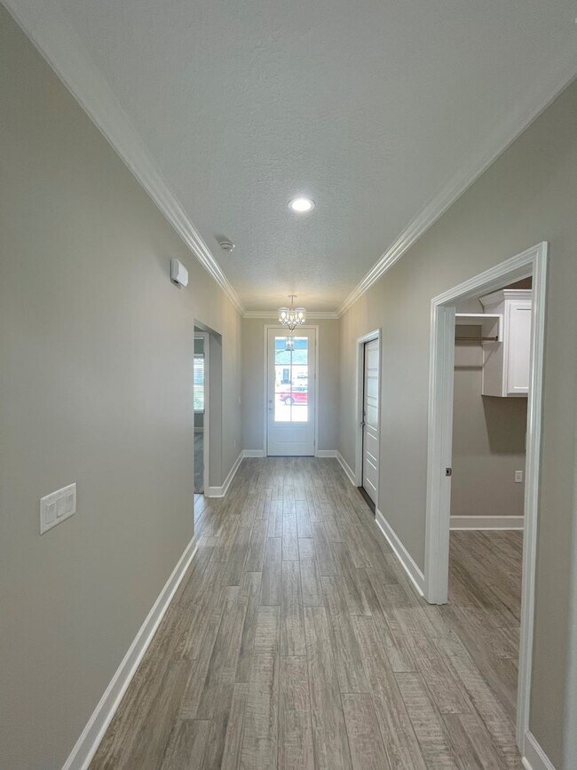 Foto del edificio - 3/2 Landscaping included - practically brand new!