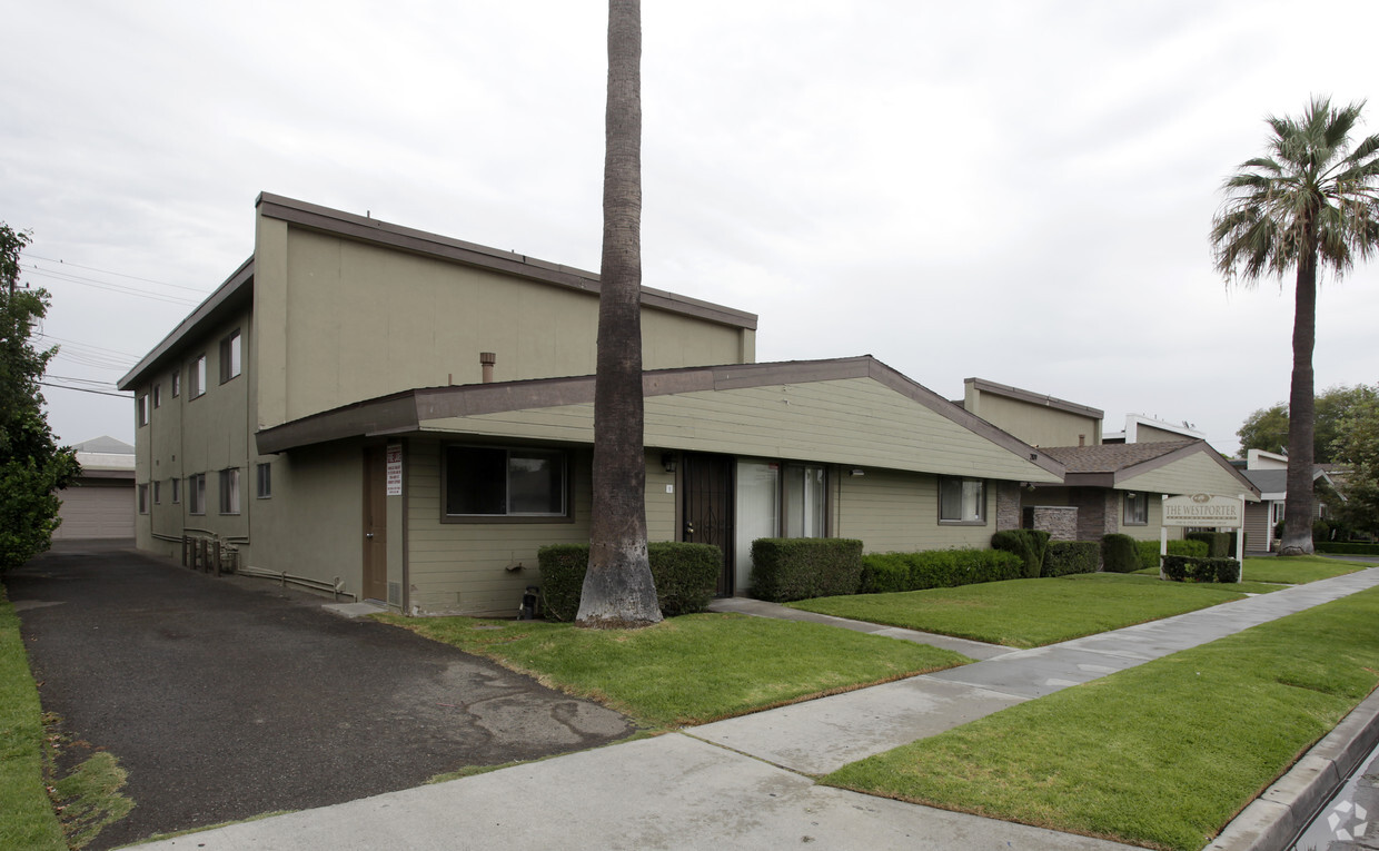 Primary Photo - 2109 E Westport Dr