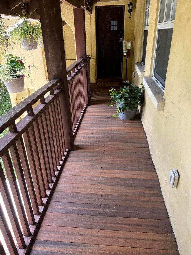 Foto del edificio - 407 S Lakeside Dr