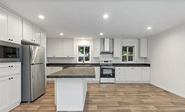 Building Photo - Your Cozy, Updated Rambler Retreat Awaits!